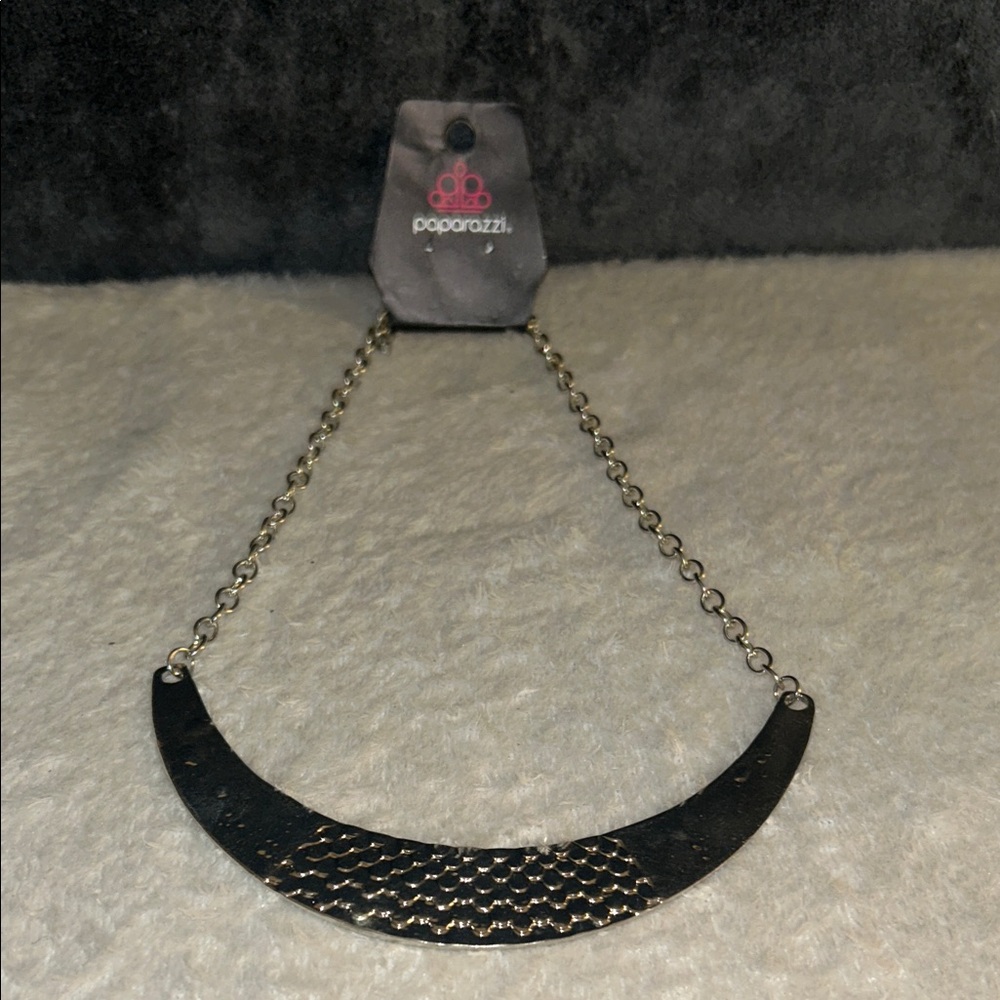 Paparazzi Textured Silver Necklace